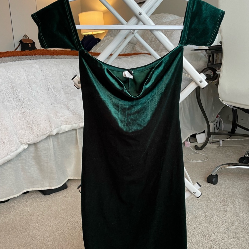 Windsor Emerald Green Off-the-shoulder Dress size S